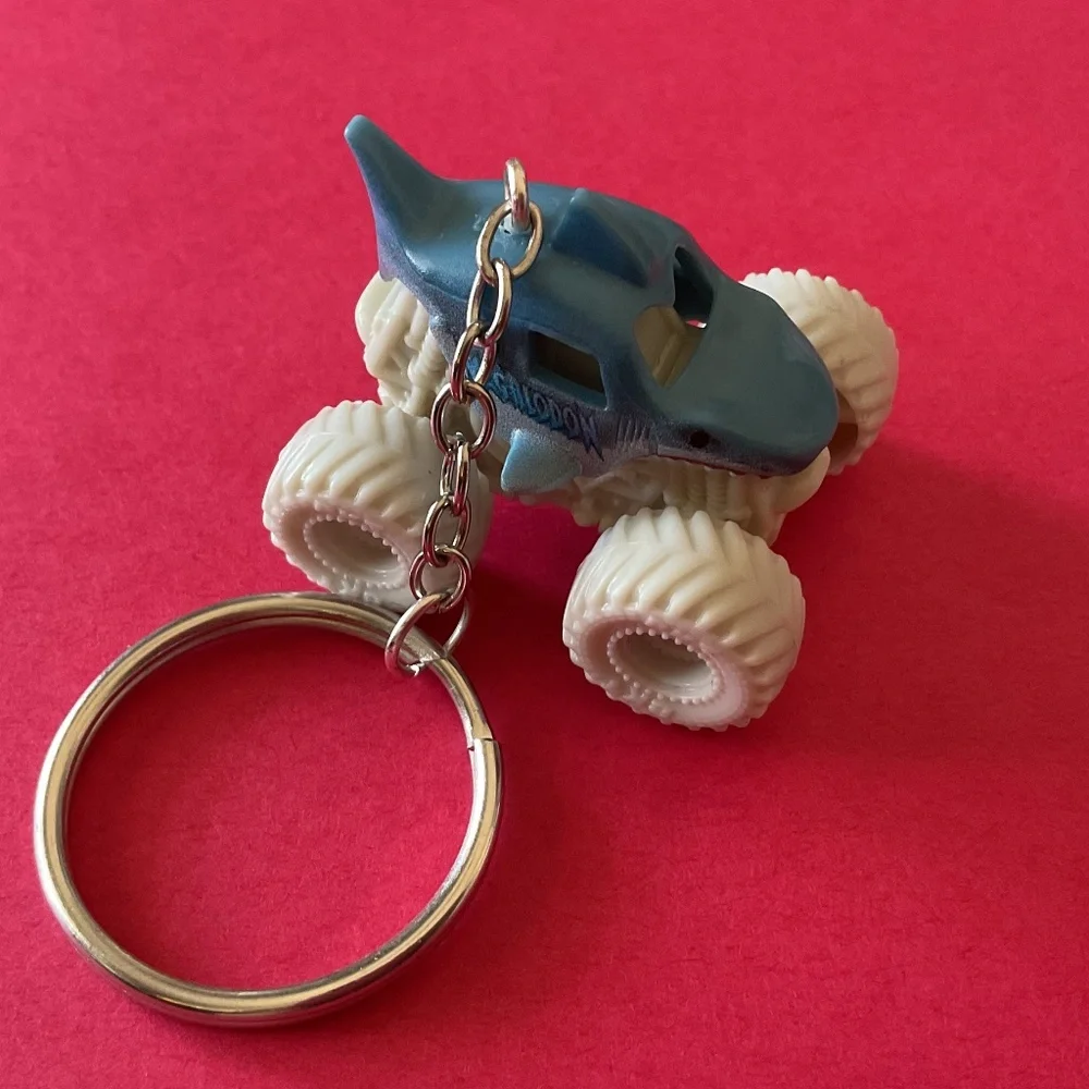 Car & Cartoon Keychains - Picture 10 of 10